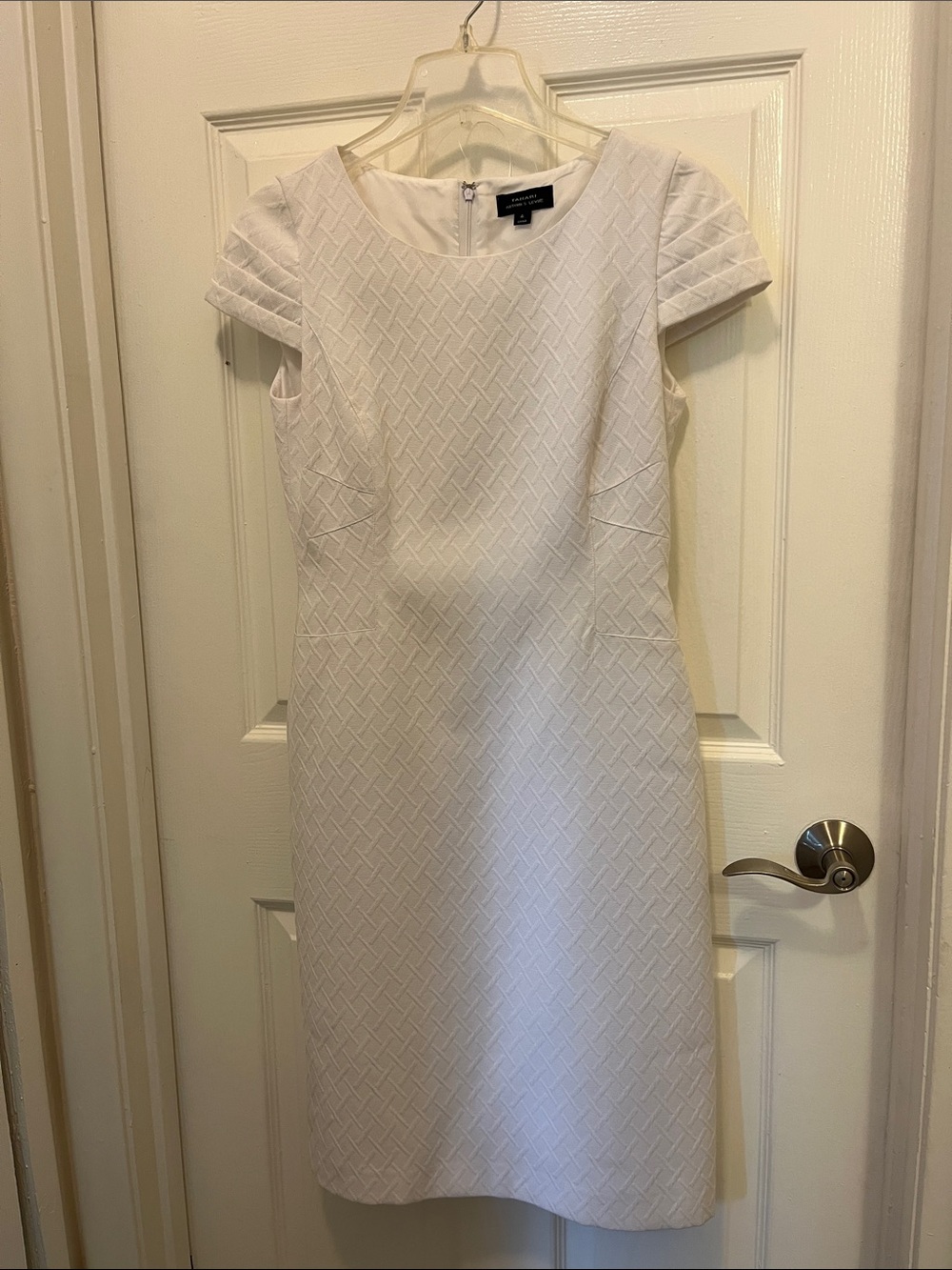 Tahari by Arthur S Levine White Textured Cap Sleeve Sheath Dress